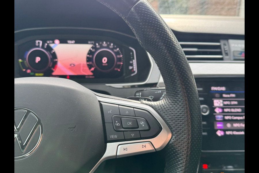 Volkswagen Passat Variant 218PK DSG HYBRID GTE BUSINESS TREKHAAK/CAMERA/NAVI/VIRTUAL
