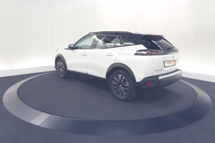 Peugeot e-2008 EV GT 50 kWh | Camera | Alcantara Pakket | Adaptieve Cruise Control | Stoelverwarming | Dodehoekdetectie