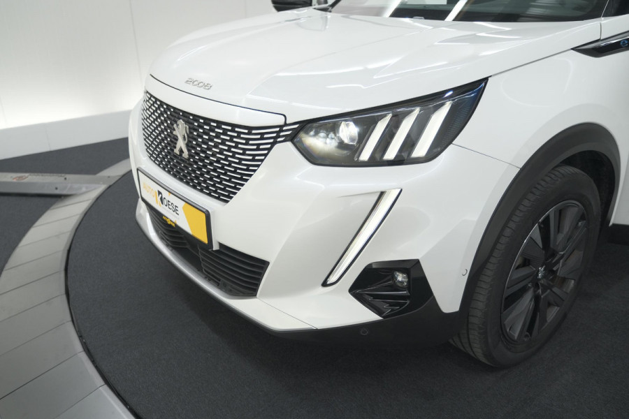 Peugeot e-2008 EV GT 50 kWh | Camera | Alcantara Pakket | Adaptieve Cruise Control | Stoelverwarming | Dodehoekdetectie