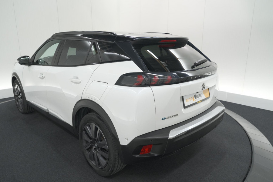 Peugeot e-2008 EV GT 50 kWh | Camera | Alcantara Pakket | Adaptieve Cruise Control | Stoelverwarming | Dodehoekdetectie