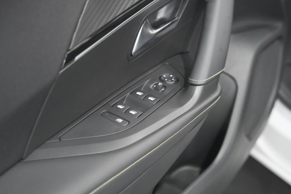 Peugeot e-2008 EV GT 50 kWh | Camera | Alcantara Pakket | Adaptieve Cruise Control | Stoelverwarming | Dodehoekdetectie