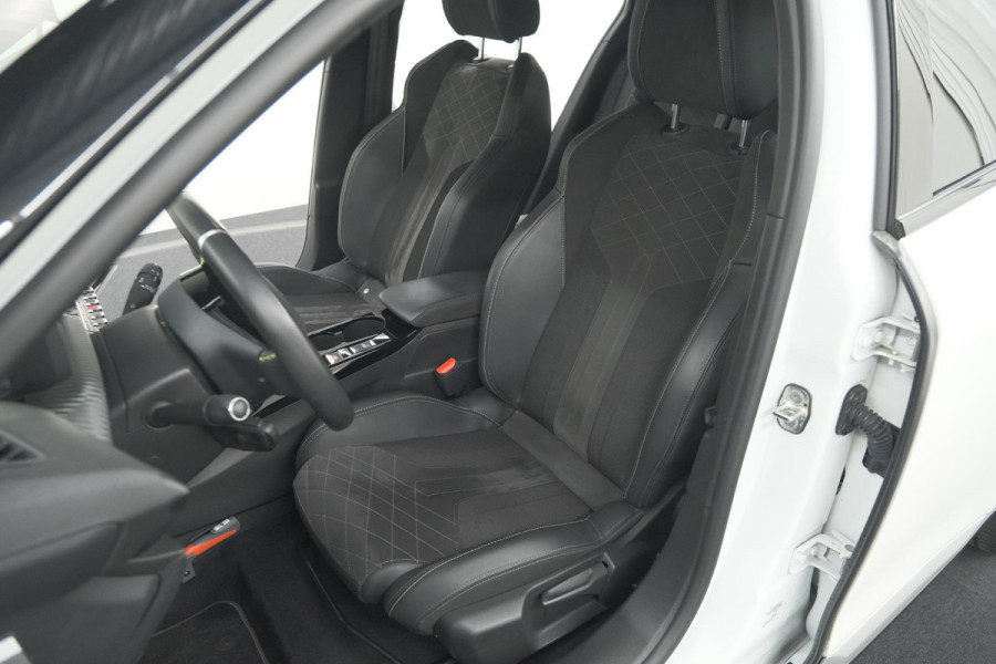 Peugeot e-2008 EV GT 50 kWh | Camera | Alcantara Pakket | Adaptieve Cruise Control | Stoelverwarming | Dodehoekdetectie