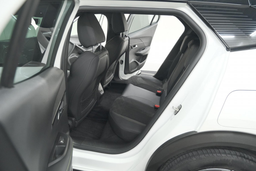 Peugeot e-2008 EV GT 50 kWh | Camera | Alcantara Pakket | Adaptieve Cruise Control | Stoelverwarming | Dodehoekdetectie