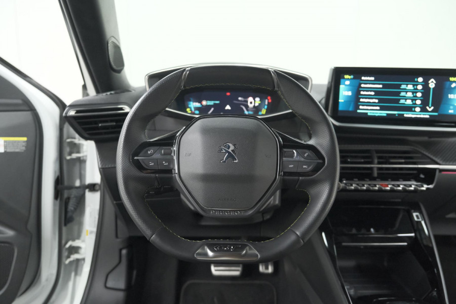 Peugeot e-2008 EV GT 50 kWh | Camera | Alcantara Pakket | Adaptieve Cruise Control | Stoelverwarming | Dodehoekdetectie