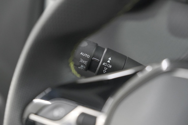 Peugeot e-2008 EV GT 50 kWh | Camera | Alcantara Pakket | Adaptieve Cruise Control | Stoelverwarming | Dodehoekdetectie