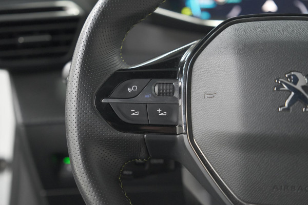 Peugeot e-2008 EV GT 50 kWh | Camera | Alcantara Pakket | Adaptieve Cruise Control | Stoelverwarming | Dodehoekdetectie