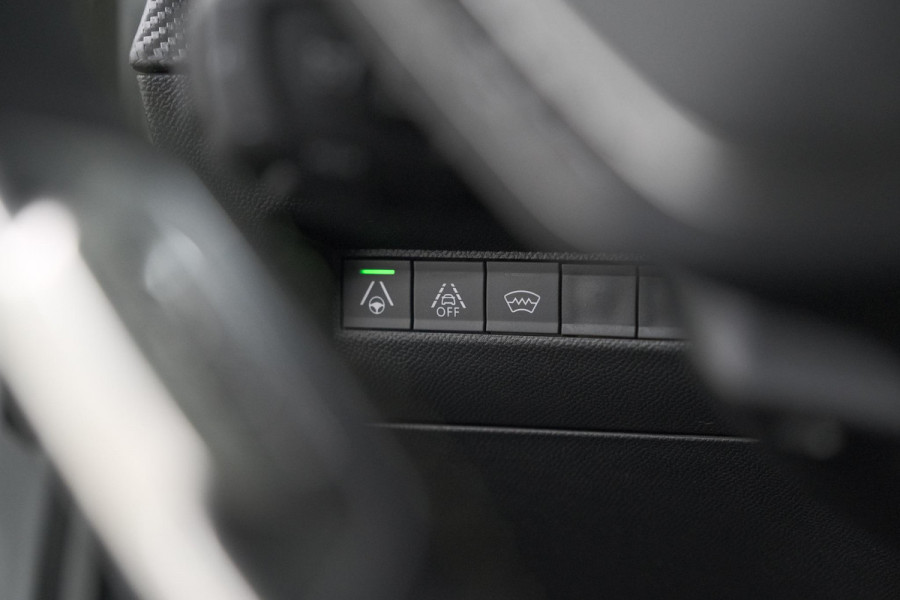 Peugeot e-2008 EV GT 50 kWh | Camera | Alcantara Pakket | Adaptieve Cruise Control | Stoelverwarming | Dodehoekdetectie