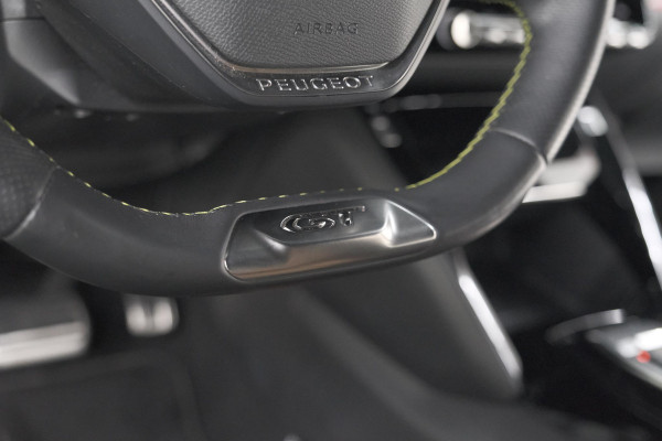 Peugeot e-2008 EV GT 50 kWh | Camera | Alcantara Pakket | Adaptieve Cruise Control | Stoelverwarming | Dodehoekdetectie