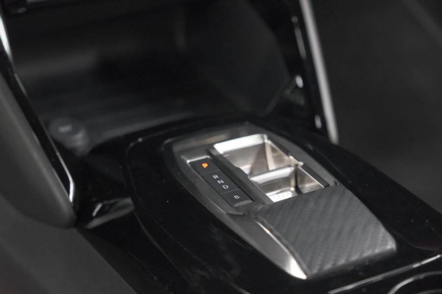 Peugeot e-2008 EV GT 50 kWh | Camera | Alcantara Pakket | Adaptieve Cruise Control | Stoelverwarming | Dodehoekdetectie