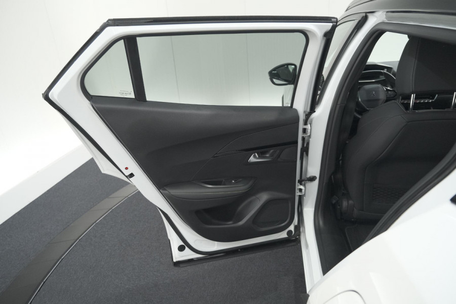 Peugeot e-2008 EV GT 50 kWh | Camera | Alcantara Pakket | Adaptieve Cruise Control | Stoelverwarming | Dodehoekdetectie