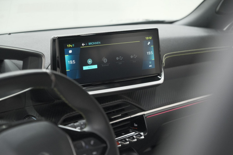 Peugeot e-2008 EV GT 50 kWh | Camera | Alcantara Pakket | Adaptieve Cruise Control | Stoelverwarming | Dodehoekdetectie