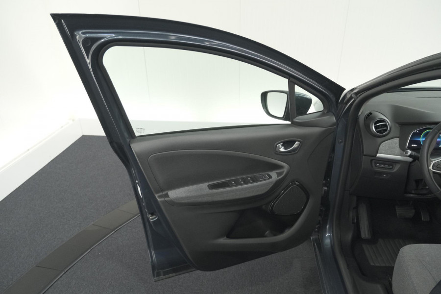 Renault ZOE R110 Life 52 kWh | Koopaccu | 3 Fase | Camera | Apple Carplay | Parkeersensoren