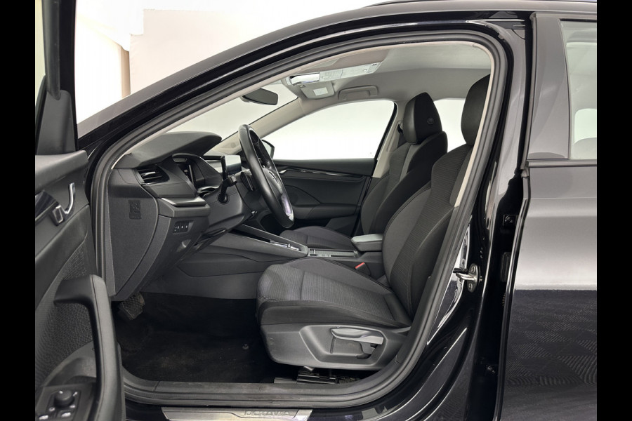 Škoda Octavia Combi 1.4 TSI iV PHEV Business Edition (Plug-in) (INCL.BTW) *FULL-LED | DIGI-COCKPIT | COMFORTSEATS | NAVI-FULLMAP | PRIVACY-GLASS | DAB | SHIFT-PADDLES | ECC | PDC | CRUISE | TOWBAR | 18''ALU*