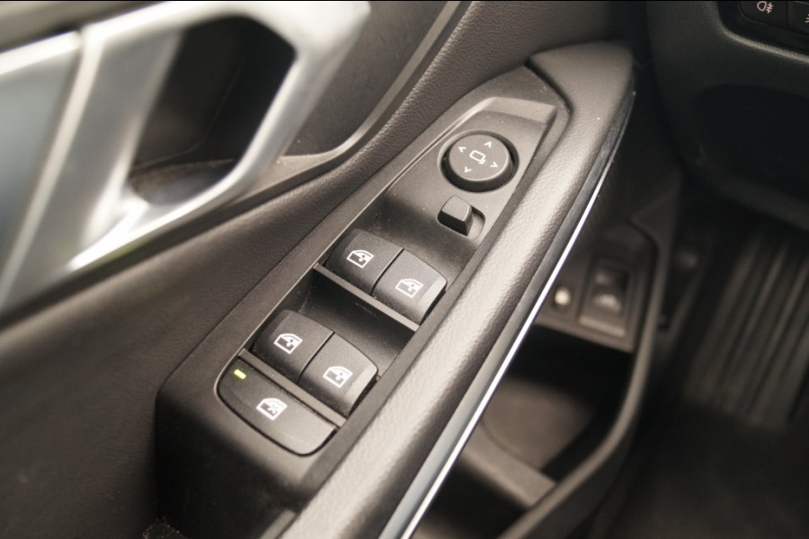 BMW 3 Serie Touring 320e PHEV Business Edition -LEER-TREKHAAK-ECC-