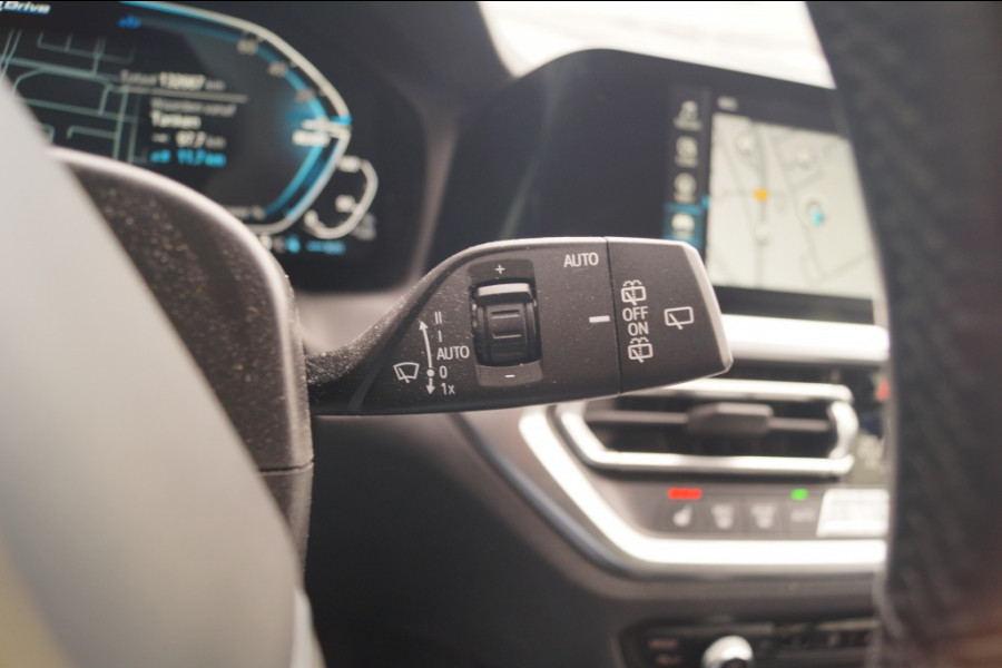 BMW 3 Serie Touring 320e PHEV Business Edition -LEER-TREKHAAK-ECC-