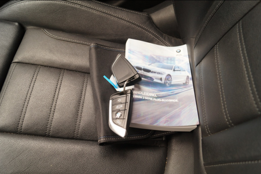 BMW 3 Serie Touring 320e PHEV Business Edition -LEER-TREKHAAK-ECC-