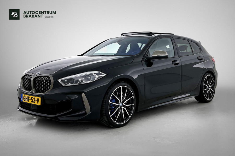 BMW 1-serie M135i xDrive High Executive (Dealer OnderH, Panorama, Stuur Verwarming, StoelV, Schaalstoelen, Navi Pro, PDC, Etc)