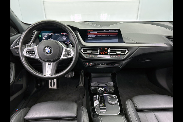 BMW 1-serie M135i xDrive High Executive (Dealer OnderH, Panorama, Stuur Verwarming, StoelV, Schaalstoelen, Navi Pro, PDC, Etc)