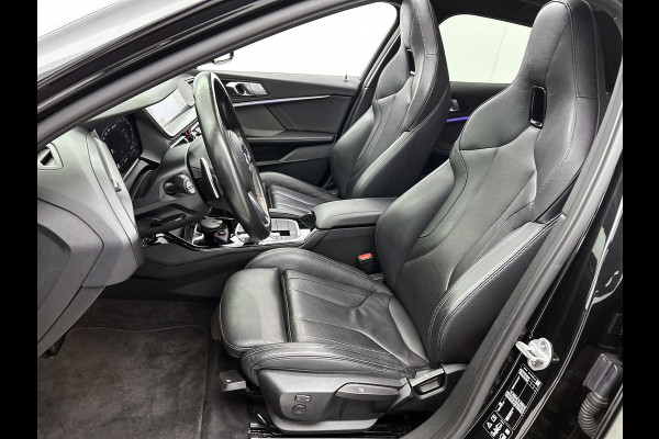 BMW 1-serie M135i xDrive High Executive (Dealer OnderH, Panorama, Stuur Verwarming, StoelV, Schaalstoelen, Navi Pro, PDC, Etc)