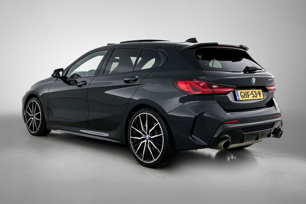 BMW 1-serie M135i xDrive High Executive (Dealer OnderH, Panorama, Stuur Verwarming, StoelV, Schaalstoelen, Navi Pro, PDC, Etc)