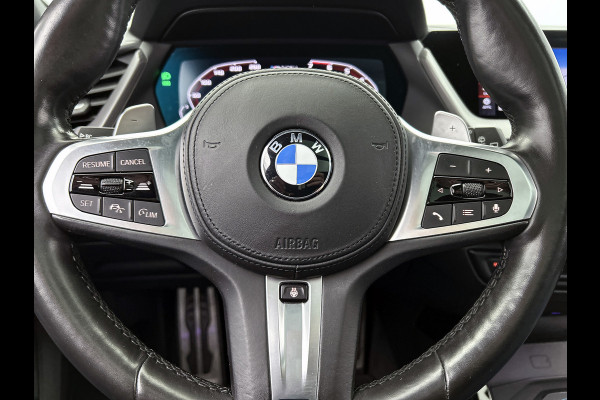 BMW 1-serie M135i xDrive High Executive (Dealer OnderH, Panorama, Stuur Verwarming, StoelV, Schaalstoelen, Navi Pro, PDC, Etc)