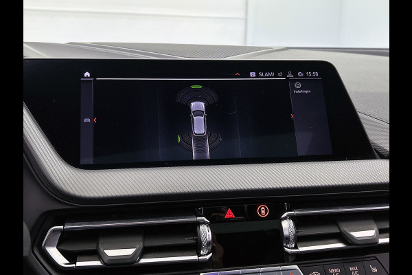 BMW 1-serie M135i xDrive High Executive (Dealer OnderH, Panorama, Stuur Verwarming, StoelV, Schaalstoelen, Navi Pro, PDC, Etc)