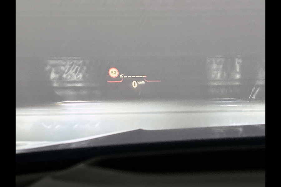 BMW 1-serie M135i xDrive High Executive (Dealer OnderH, Panorama, Stuur Verwarming, StoelV, Schaalstoelen, Navi Pro, PDC, Etc)