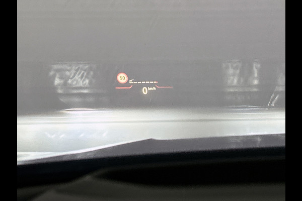 BMW 1-serie M135i xDrive High Executive (Dealer OnderH, Panorama, Stuur Verwarming, StoelV, Schaalstoelen, Navi Pro, PDC, Etc)