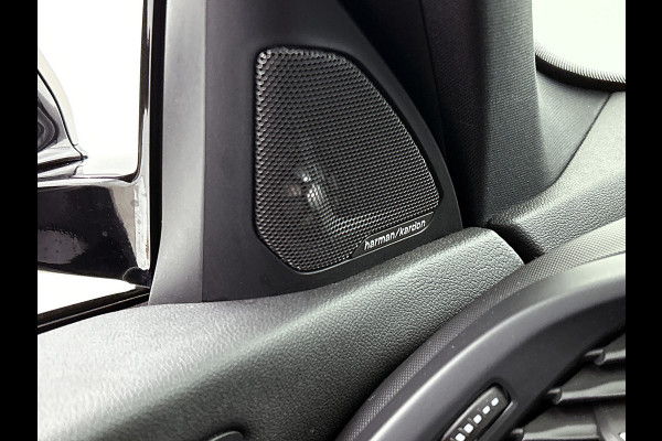 BMW 1-serie M135i xDrive High Executive (Dealer OnderH, Panorama, Stuur Verwarming, StoelV, Schaalstoelen, Navi Pro, PDC, Etc)