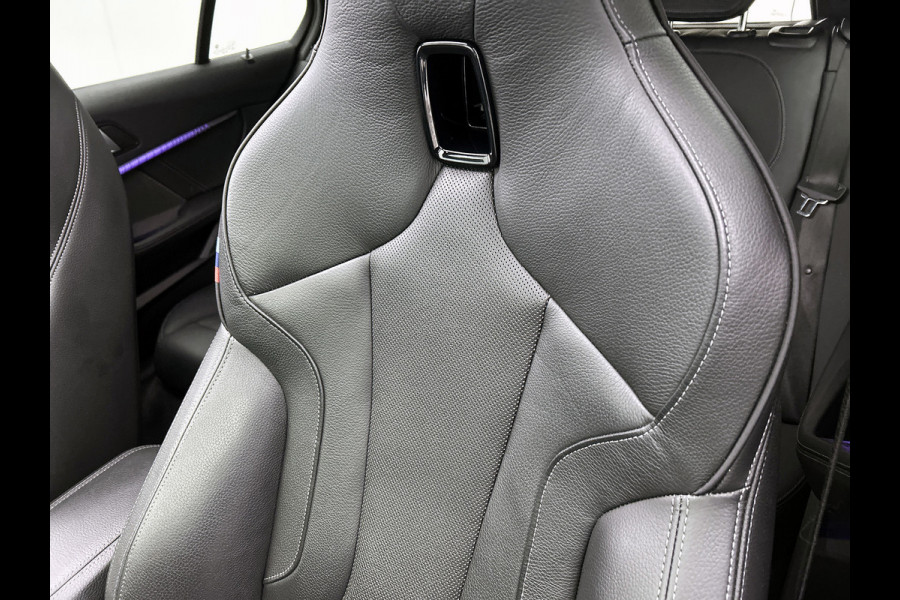 BMW 1-serie M135i xDrive High Executive (Dealer OnderH, Panorama, Stuur Verwarming, StoelV, Schaalstoelen, Navi Pro, PDC, Etc)