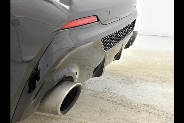 BMW 1-serie M135i xDrive High Executive (Dealer OnderH, Panorama, Stuur Verwarming, StoelV, Schaalstoelen, Navi Pro, PDC, Etc)