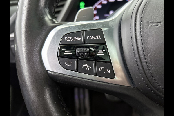 BMW 1-serie M135i xDrive High Executive (Dealer OnderH, Panorama, Stuur Verwarming, StoelV, Schaalstoelen, Navi Pro, PDC, Etc)