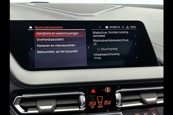BMW 1-serie M135i xDrive High Executive (Dealer OnderH, Panorama, Stuur Verwarming, StoelV, Schaalstoelen, Navi Pro, PDC, Etc)