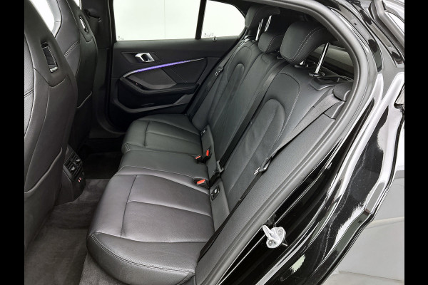 BMW 1-serie M135i xDrive High Executive (Dealer OnderH, Panorama, Stuur Verwarming, StoelV, Schaalstoelen, Navi Pro, PDC, Etc)