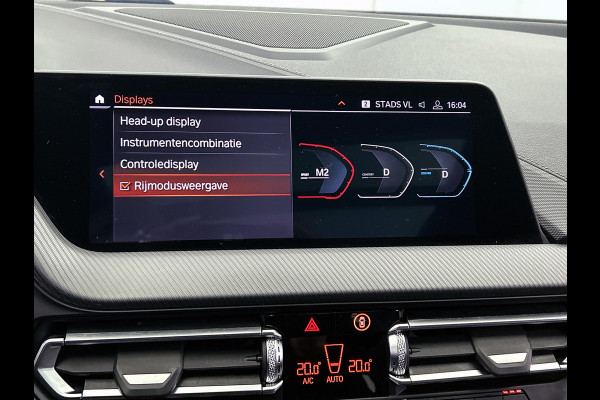 BMW 1-serie M135i xDrive High Executive (Dealer OnderH, Panorama, Stuur Verwarming, StoelV, Schaalstoelen, Navi Pro, PDC, Etc)