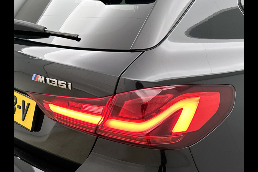 BMW 1-serie M135i xDrive High Executive (Dealer OnderH, Panorama, Stuur Verwarming, StoelV, Schaalstoelen, Navi Pro, PDC, Etc)