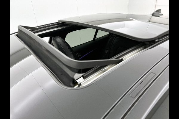 BMW 1-serie M135i xDrive High Executive (Dealer OnderH, Panorama, Stuur Verwarming, StoelV, Schaalstoelen, Navi Pro, PDC, Etc)