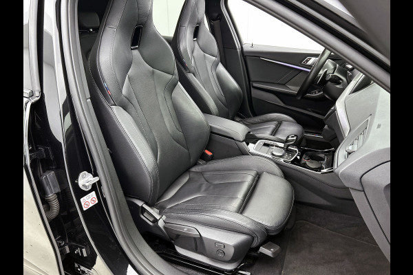 BMW 1-serie M135i xDrive High Executive (Dealer OnderH, Panorama, Stuur Verwarming, StoelV, Schaalstoelen, Navi Pro, PDC, Etc)