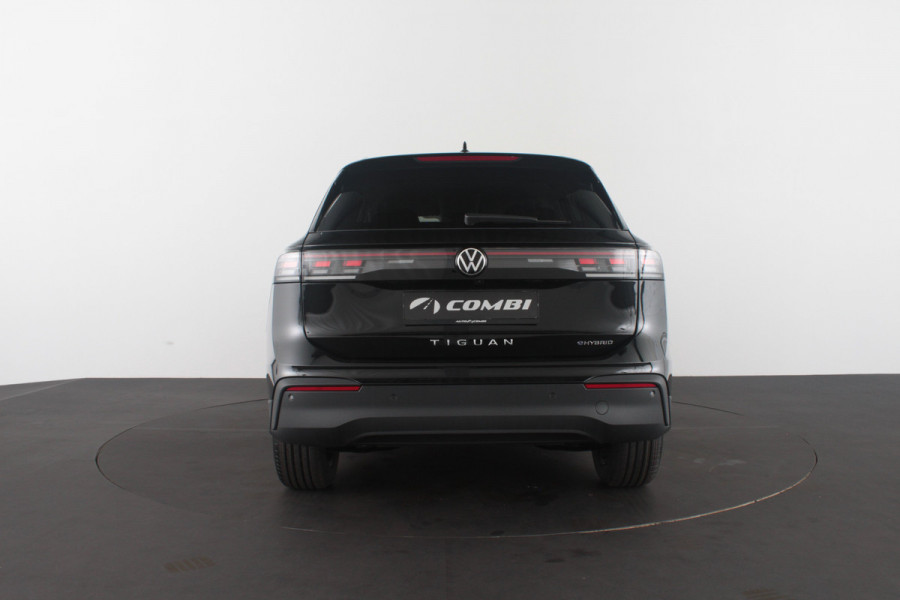 Volkswagen Tiguan 1.5 eHybrid Life Edition > (nieuw) Grenadilla Black/18inch/IQ/Design-pakket/Winterpakket Plus...