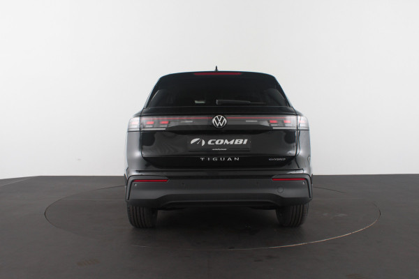 Volkswagen Tiguan 1.5 eHybrid Life Edition > (nieuw) Grenadilla Black/18inch/IQ/Design-pakket/Winterpakket Plus...