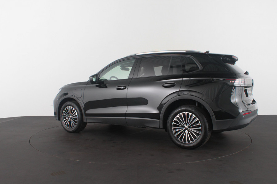 Volkswagen Tiguan 1.5 eHybrid Life Edition > (nieuw) Grenadilla Black/18inch/IQ/Design-pakket/Winterpakket Plus...