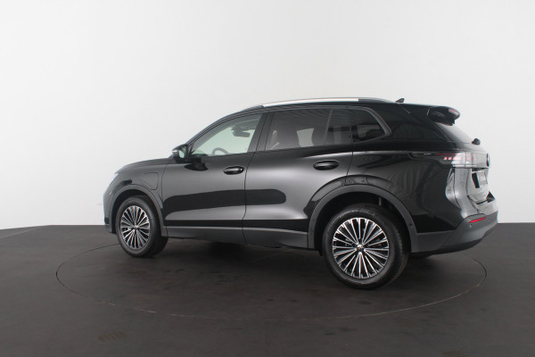 Volkswagen Tiguan 1.5 eHybrid Life Edition > (nieuw) Grenadilla Black/18inch/IQ/Design-pakket/Winterpakket Plus...