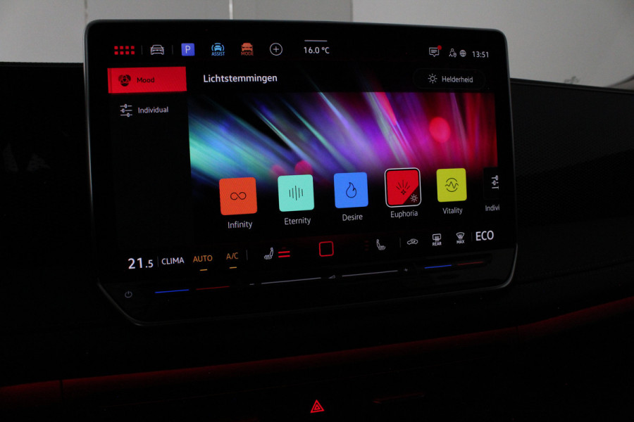 Volkswagen Tiguan 1.5 eHybrid Life Edition > (nieuw) Grenadilla Black/18inch/IQ/Design-pakket/Winterpakket Plus...