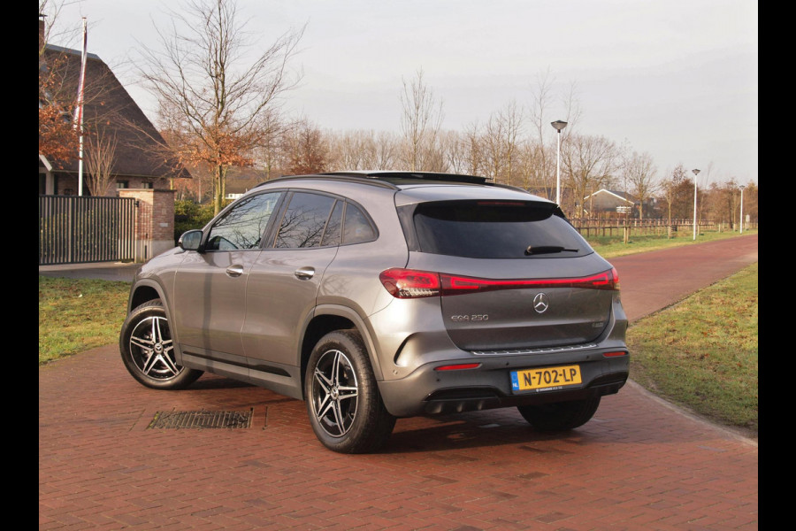 Mercedes-Benz EQA 250 Business Solution AMG 67 kWh | SOH 98% | Panoramadak | Head-Up Display | 360 Camera | Sfeerverlichting | Burmester | NL-Auto |