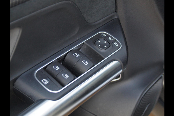 Mercedes-Benz EQA 250 Business Solution AMG 67 kWh | SOH 98% | Panoramadak | Head-Up Display | 360 Camera | Sfeerverlichting | Burmester | NL-Auto |