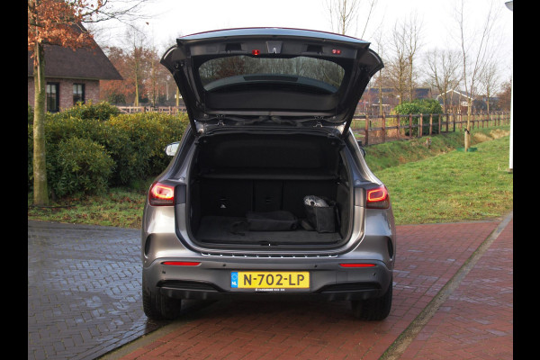 Mercedes-Benz EQA 250 Business Solution AMG 67 kWh | SOH 98% | Panoramadak | Head-Up Display | 360 Camera | Sfeerverlichting | Burmester | NL-Auto |