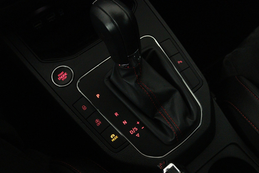 Seat Ibiza 1.0 TSI FR Business Intense (PANORAMADAK, CAMERA, CARPLAY, CRUISE CONTROL ADAPTIEF, PARKEERSENSOREN)