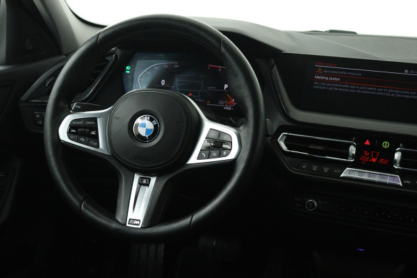BMW 1-serie 118i Executive Edition (STOEL/STUUR VERWARMING, CAMERA, CRUISE CONTROL ADAPTIEF, SFEERVERLICHTING, PARKEERSENSOREN)