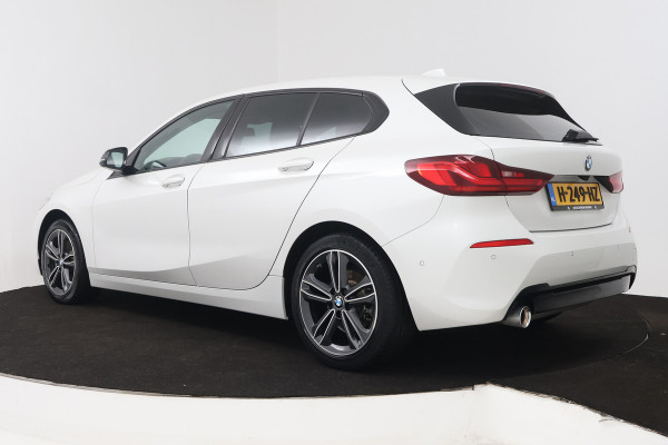 BMW 1-serie 118i Executive Edition (STOEL/STUUR VERWARMING, CAMERA, CRUISE CONTROL ADAPTIEF, SFEERVERLICHTING, PARKEERSENSOREN)