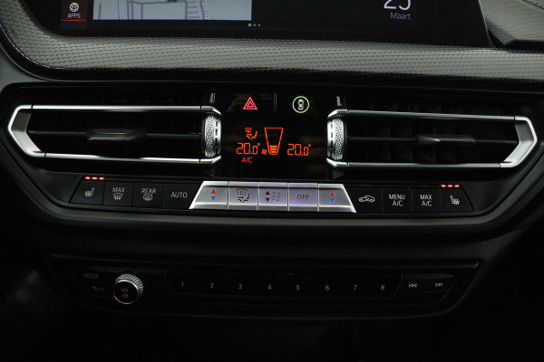 BMW 1-serie 118i Executive Edition (STOEL/STUUR VERWARMING, CAMERA, CRUISE CONTROL ADAPTIEF, SFEERVERLICHTING, PARKEERSENSOREN)